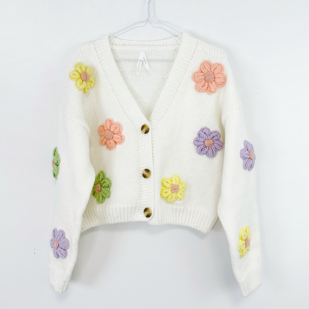COPY - Cropped Oversized V-neck 3D Flower Knitted Cardigan
